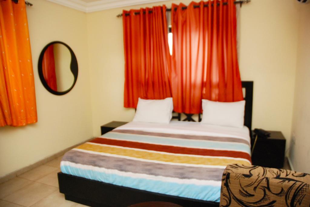 Knightsbridge Hotel Ikeja Extérieur photo