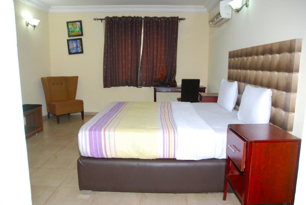 Knightsbridge Hotel Ikeja Extérieur photo