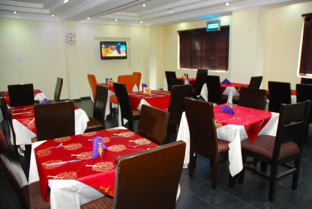Knightsbridge Hotel Ikeja Extérieur photo
