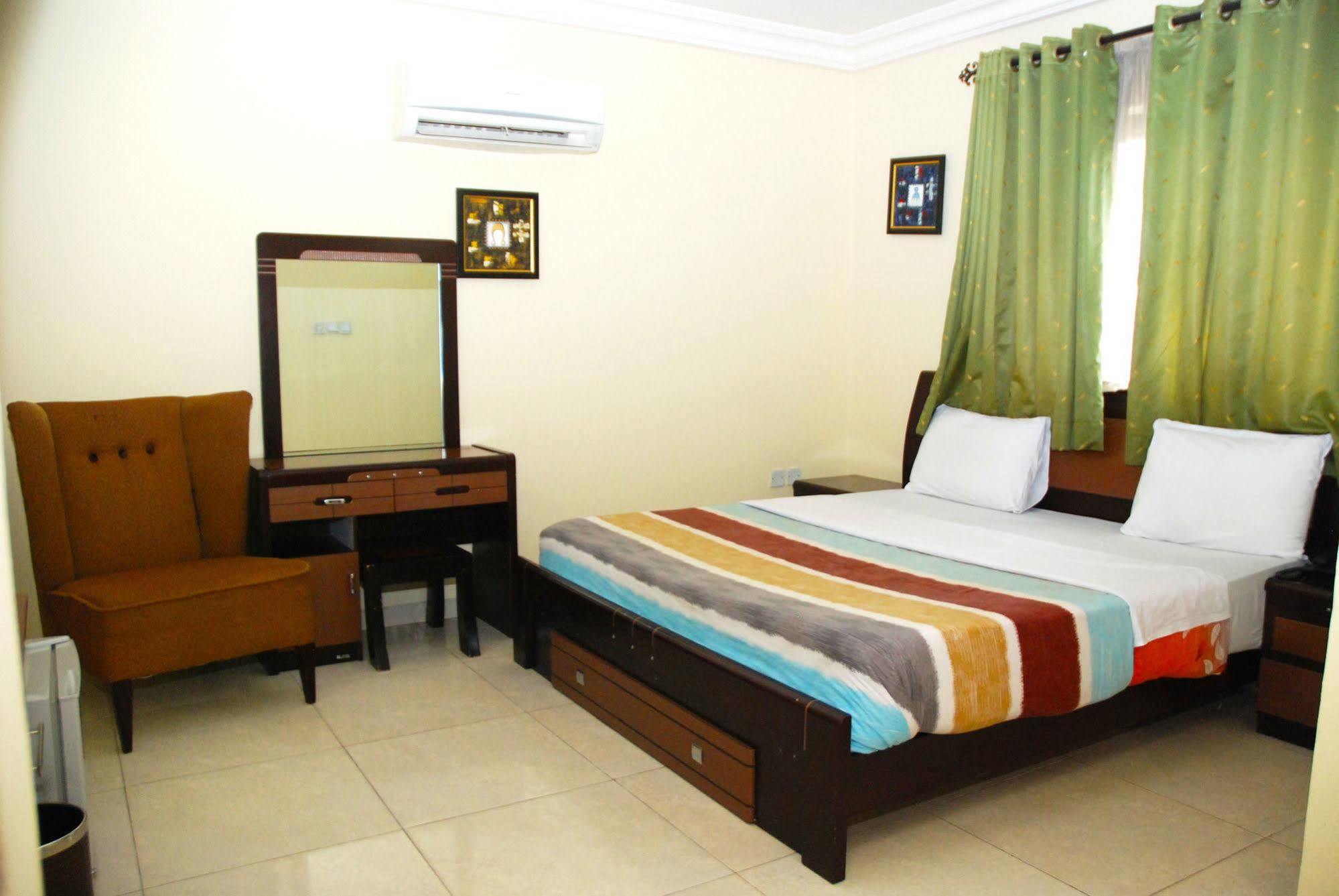 Knightsbridge Hotel Ikeja Extérieur photo