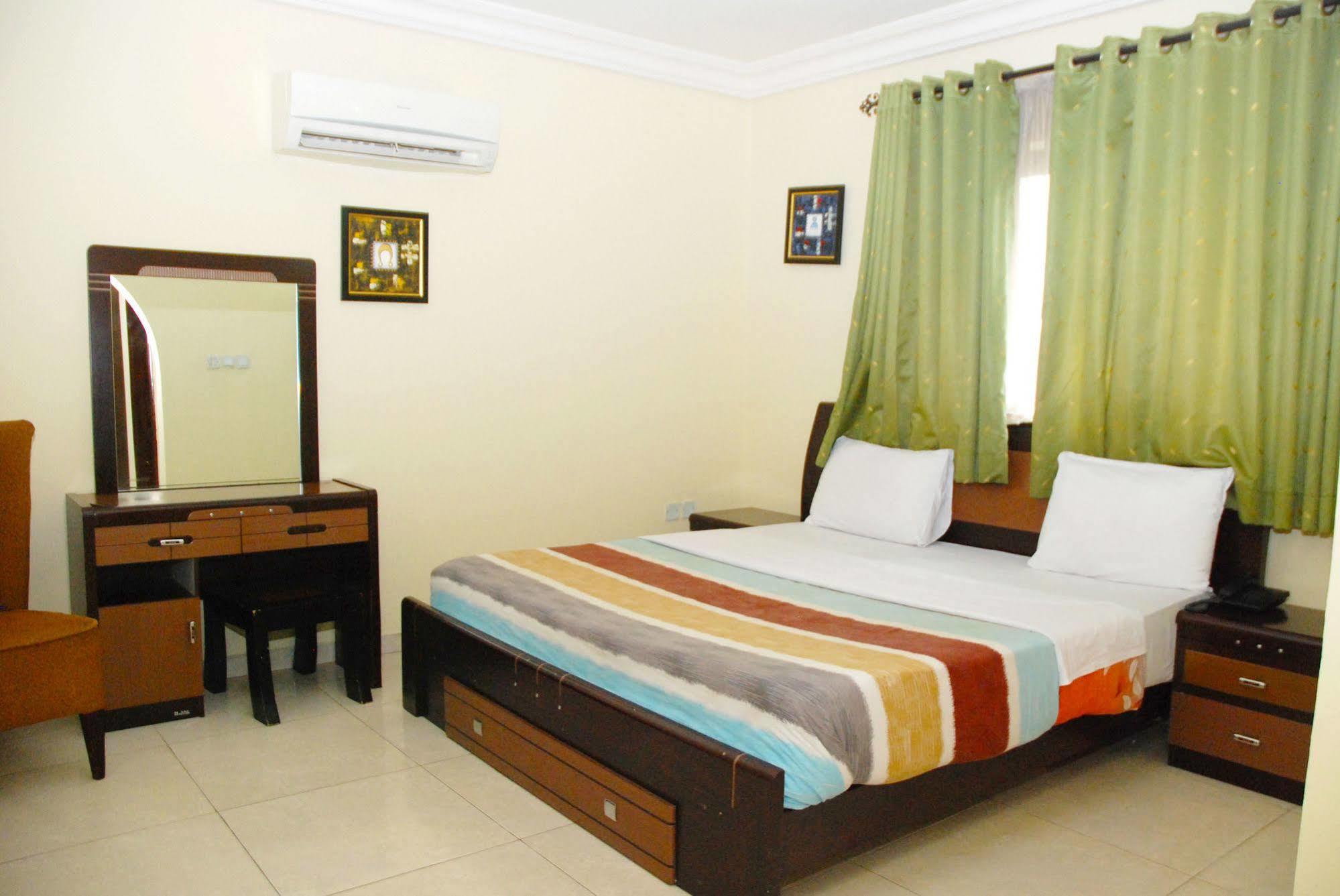 Knightsbridge Hotel Ikeja Extérieur photo